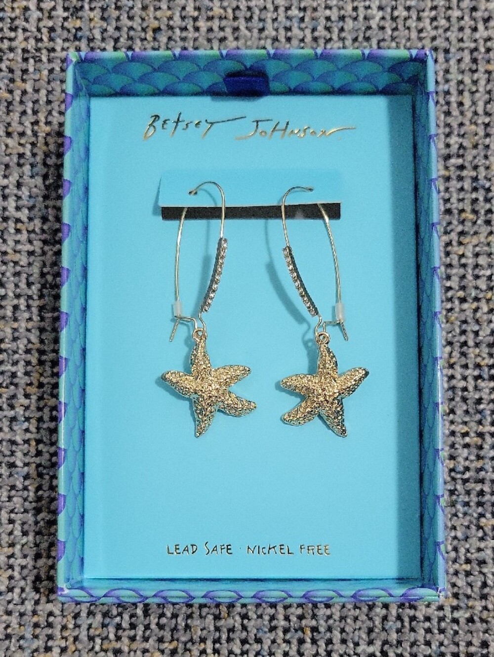 BETSEY JOHNSON Jewels Gold Starfish Dangle Earrings - Picture 4 of 7